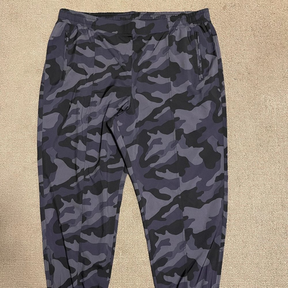 Women's Plus Camo Joggers